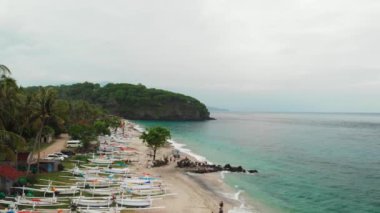 Bali, Endonezya - 29 Aralık 2018: tropikal bakire plaj, Bali Adası üzerinde uçan hava görünümünü. Asya.