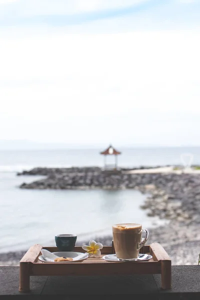 Coffee with cookie outdoors. Breakfast on the West of Bali island. — Stock Photo, Image