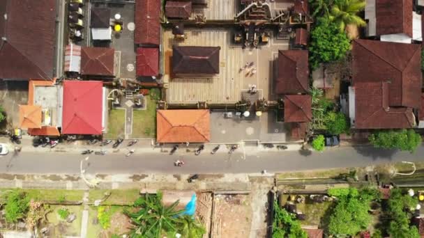 Πετώντας Drone Πάνω Από Μπαλί Παραδοσιακή Ναό Πλάνα Αεροφωτογραφία Χωρίς — Αρχείο Βίντεο