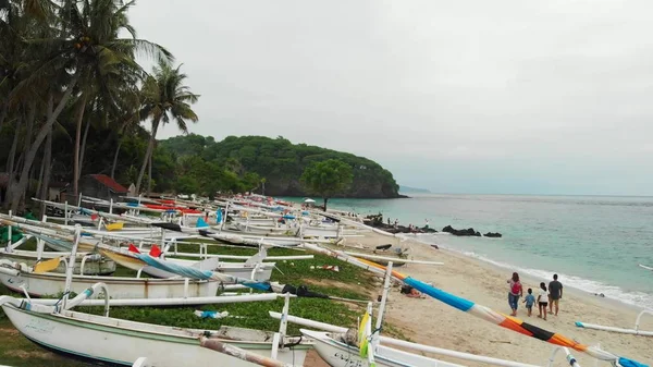 BALI, INDONESIA - DECEMBER 29, 2018: Pemandangan udara yang terbang di atas pantai perawan tropis, pulau Bali. Asia . — Stok Foto