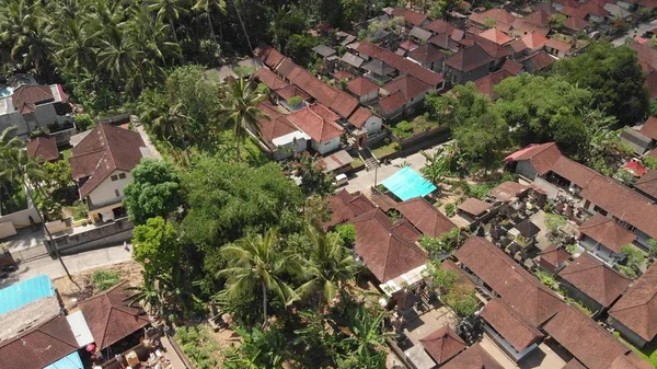 4K aerial photo of balinese houses during the big celebration. Bali ceremony in village, Ubud. Roofs of balinese houses. — Stock Photo, Image