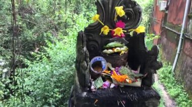 Bali dili hindu sunak Tanrılar için geleneksel teklifleri ile. Bali, Endonezya'nın tropik ada.