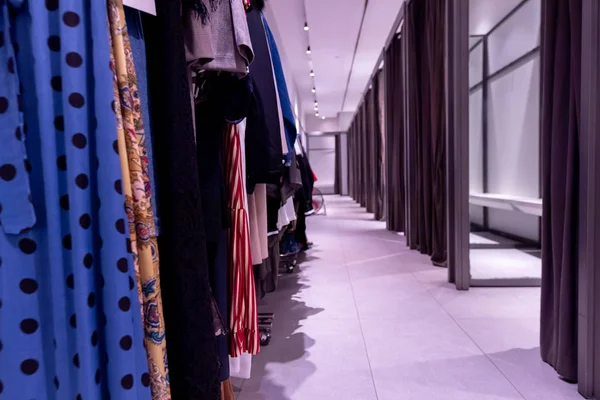 Fitting room in the shopping mall. Fashion store on Bali island. — Stock Photo, Image