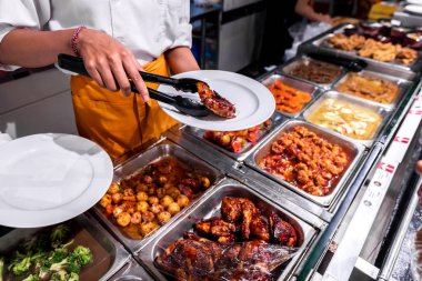 Alışveriş alışveriş merkezi Bali Adası, Endonezya gıda mahkemede. Restoran, mağaza, kapalı, Asya.