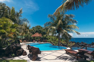 Hiçbir insan tropikal Yüzme Havuzu. Rüya Adası. Lüks resort. Bali Adası, Endonezya.