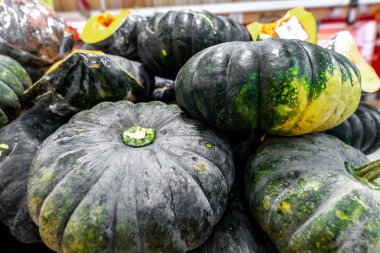 Kabak arka plan. Yerel organik gıda pazarında Bali Adası, Endonezya birçok kabak.
