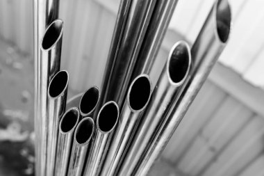 Sahte Ürünler, siyah beyaz fotoğraf. Farklı unsurlar.