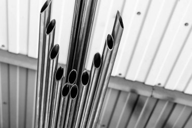 Sahte Ürünler, siyah beyaz fotoğraf. Farklı unsurlar.