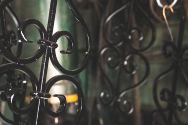 Sahte eşyalar. Demir, metal, tasarım. Çelik üretimi.