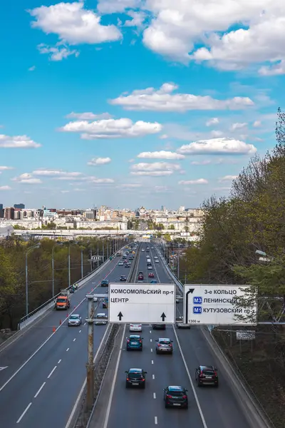 MOSCOU, RUSSIE - 4 MAI 2019 : Route de Moscou . — Photo