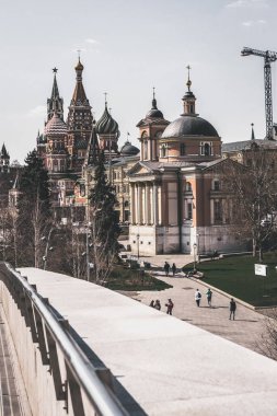 Moskova, Rusya-Mayıs 19, 2019: bahar zamanında Zaryadye Park atmosferi.