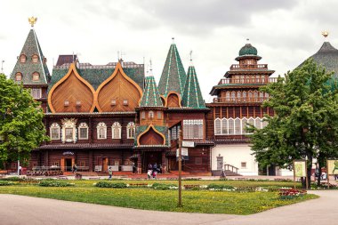 Moskova, Rusya - 15 Mayıs 2019: Kolomna parkında ahşap ev.