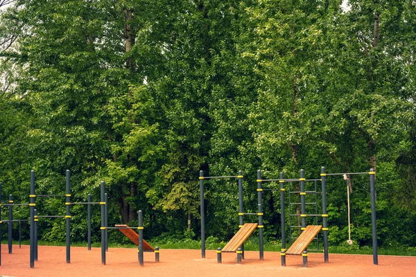 야외 피트니스 그라운드. 공원에서 크로스 핏 그라운드. — 스톡 사진