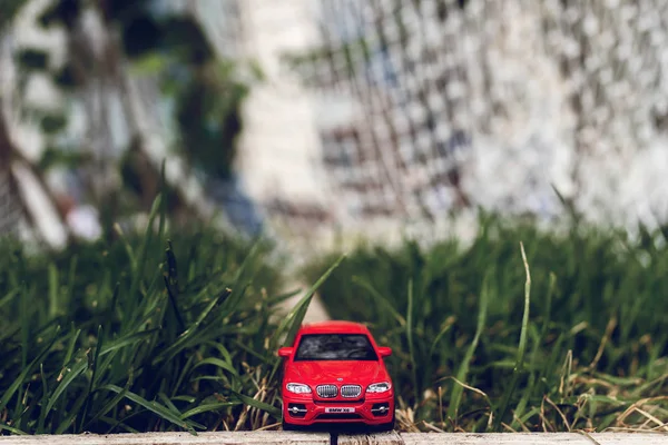 Moskova, Rusya-Mayıs 31, 2019: BMW x6 kırmızı oyuncak.