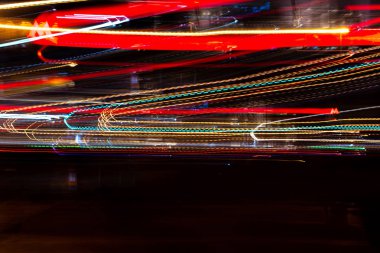 Gece şehir ışıkları arka plan, uzun pozlama. Soyut arka plan.