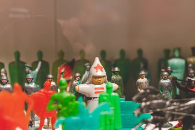 Moskova, Rusya - 5 Haziran 2019: Rusya müzesinde Sovyet oyuncakları. Bebekler, oyuncaklar, retro, çocuklar.