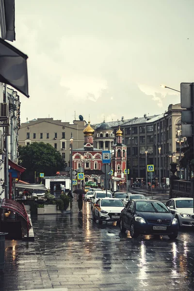 Moskova, Rusya - 5 Haziran 2019: Yağmurlu günde kentsel peyzaj.