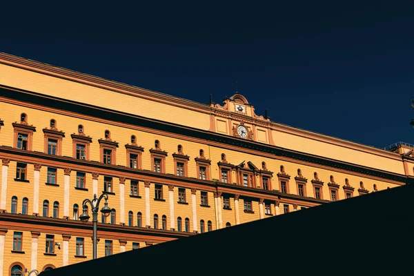 莫斯科， 俄罗斯 - 2019年6月5日： 俄罗斯建筑， 莫斯科市中心， 街道. — 图库照片
