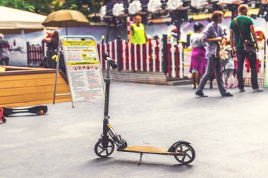 Moskova, Rusya - 2 Haziran 2019: Parktaki genç scooter.