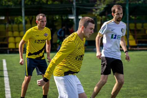 Moskva, Rusko-24. srpna 2019: fotbalisté ve hře. Amatérská liga v Moskvě. — Stock fotografie