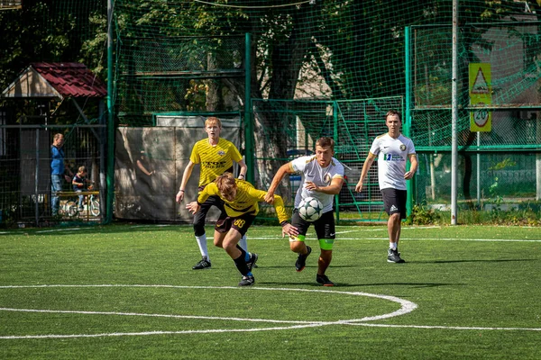 Moskova, Rusya - 24 Ağustos 2019: Oyunda futbolcular. Moskova Amatör Ligi.