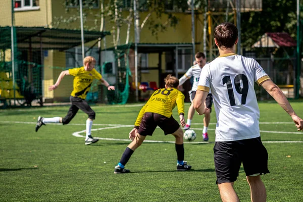 Moskova, Rusya - 24 Ağustos 2019: Oyunda futbolcular. Moskova Amatör Ligi.