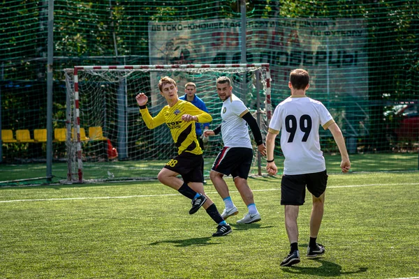 Moskova, Rusya - 24 Ağustos 2019: Oyunda futbolcular. Moskova Amatör Ligi.