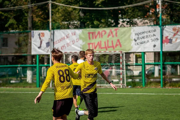 Москва, Росія-24 серпня 2019: футбольні гравці в грі. Любительська Ліга в Москві. — стокове фото