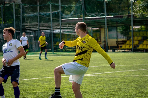 Moskova, Rusya - 24 Ağustos 2019: Oyunda futbolcular. Moskova Amatör Ligi.