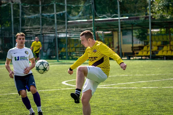 Moskva, Rusko-24. srpna 2019: fotbalisté ve hře. Amatérská liga v Moskvě. — Stock fotografie