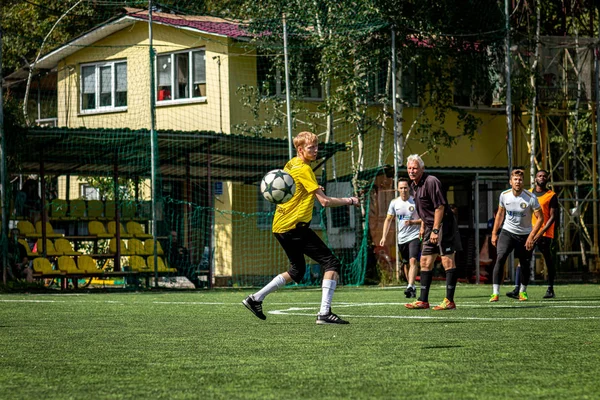 Moskova, Rusya - 24 Ağustos 2019: Oyunda futbolcular. Moskova Amatör Ligi.