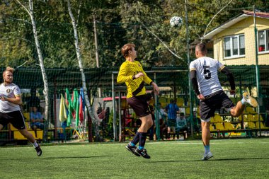 Moskova, Rusya - 24 Ağustos 2019: Oyunda futbolcular. Moskova Amatör Ligi.