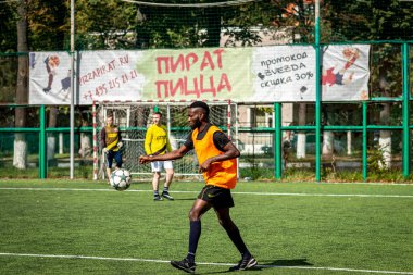 Moskova, Rusya - 24 Ağustos 2019: Oyunda futbolcular. Moskova Amatör Ligi.