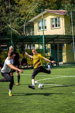 Moskova, Rusya - 24 Ağustos 2019: Oyunda futbolcular. Moskova Amatör Ligi.