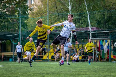 Moskova, Rusya - 24 Ağustos 2019: Oyunda futbolcular. Moskova Amatör Ligi.