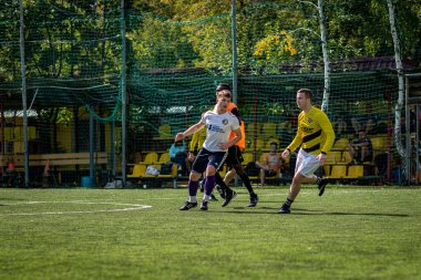 Moskova, Rusya - 24 Ağustos 2019: Oyunda futbolcular. Moskova Amatör Ligi.