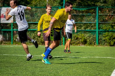 Moskova, Rusya - 24 Ağustos 2019: Oyunda futbolcular. Moskova Amatör Ligi.