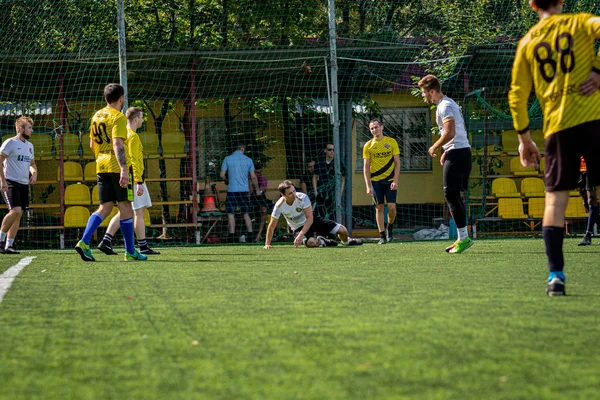 Moskova, Rusya - 24 Ağustos 2019: Oyunda futbolcular. Moskova Amatör Ligi.