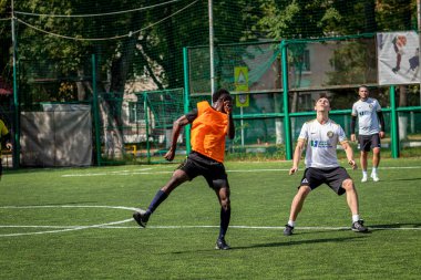 Moskova, Rusya - 24 Ağustos 2019: Oyunda futbolcular. Moskova Amatör Ligi.