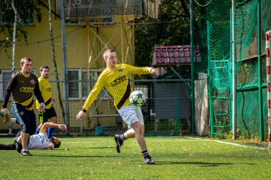Moskova, Rusya - 24 Ağustos 2019: Oyunda futbolcular. Moskova Amatör Ligi.