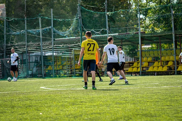 Moskova, Rusya - 24 Ağustos 2019: Oyunda futbolcular. Moskova Amatör Ligi.
