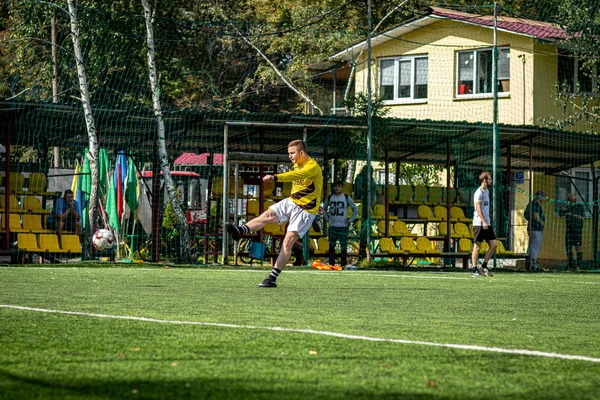 Moskova, Rusya - 24 Ağustos 2019: Oyunda futbolcular. Moskova Amatör Ligi.