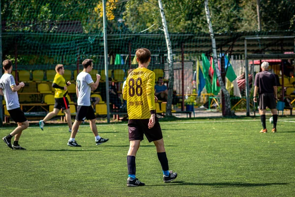 Moskova, Rusya - 24 Ağustos 2019: Oyunda futbolcular. Moskova Amatör Ligi.