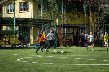 Moskova, Rusya - 24 Ağustos 2019: Oyunda futbolcular. Moskova Amatör Ligi.