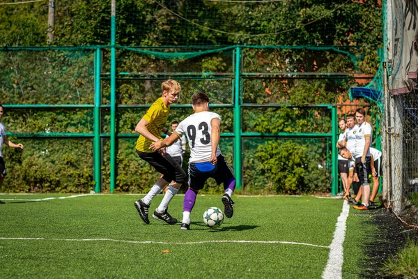 Moskova, Rusya - 24 Ağustos 2019: Oyunda futbolcular. Moskova Amatör Ligi.