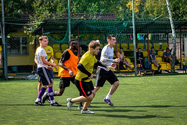 Moskova, Rusya - 24 Ağustos 2019: Oyunda futbolcular. Moskova Amatör Ligi.