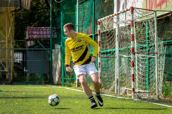 Moskova, Rusya - 24 Ağustos 2019: Oyunda futbolcular. Moskova Amatör Ligi.