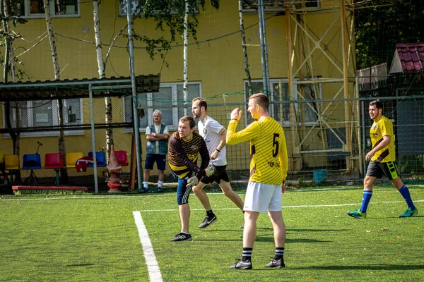 Moskova, Rusya - 24 Ağustos 2019: Oyunda futbolcular. Moskova Amatör Ligi.