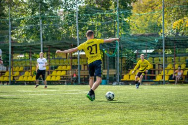 Moskova, Rusya - 24 Ağustos 2019: Oyunda futbolcular. Moskova Amatör Ligi.