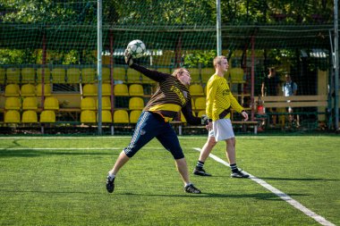 Moskova, Rusya - 24 Ağustos 2019: Oyunda futbolcular. Moskova Amatör Ligi.